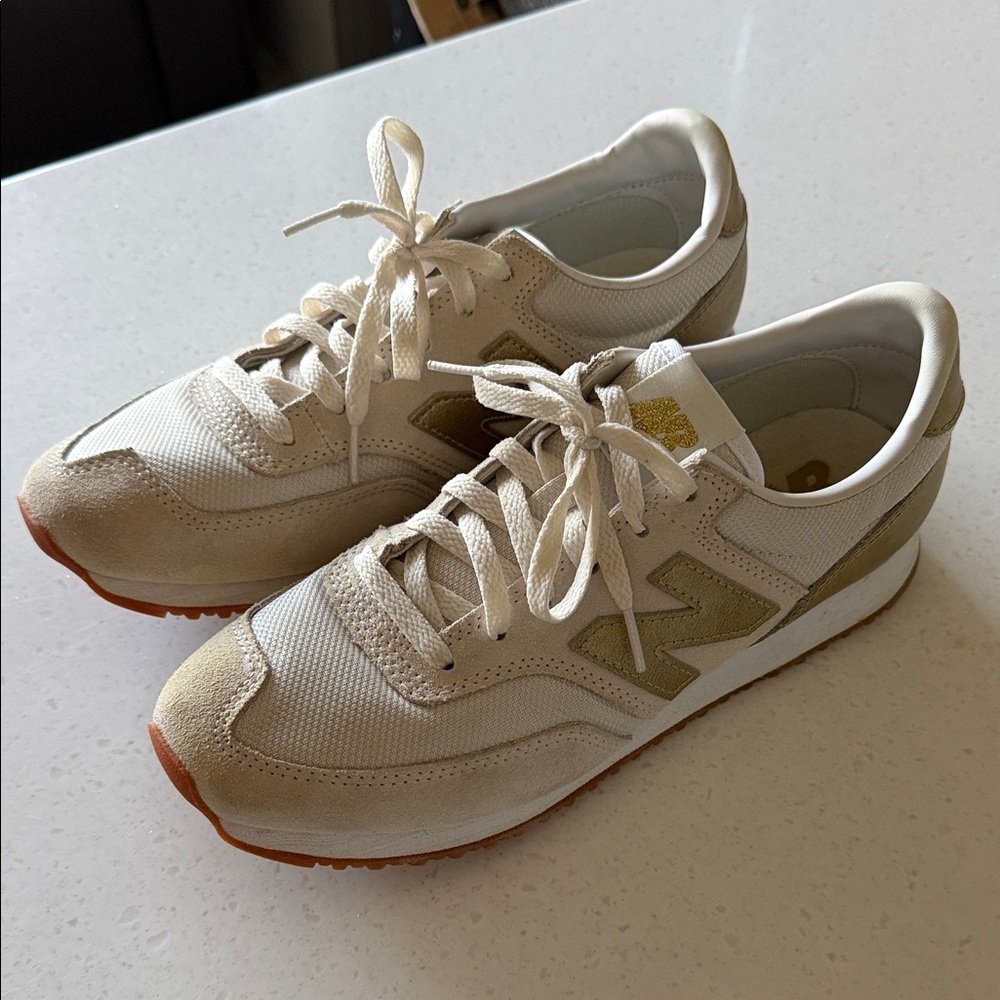New Balance Women's Beige and White Sneakers Women’s size 8 - Picture 3 of 8